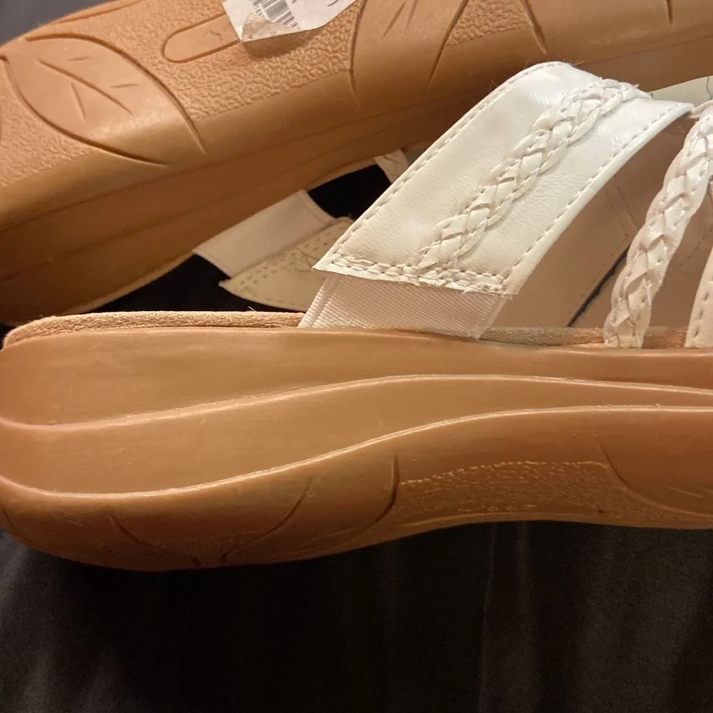 Yuu White Slide/Sandal “Jordan” NWOT